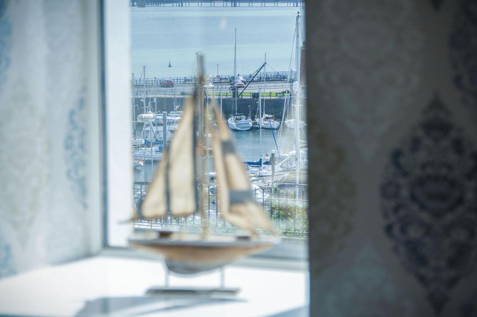 Harbour View - 2 Bedroom Apartment - Милфорд-Хейвен Экстерьер фото