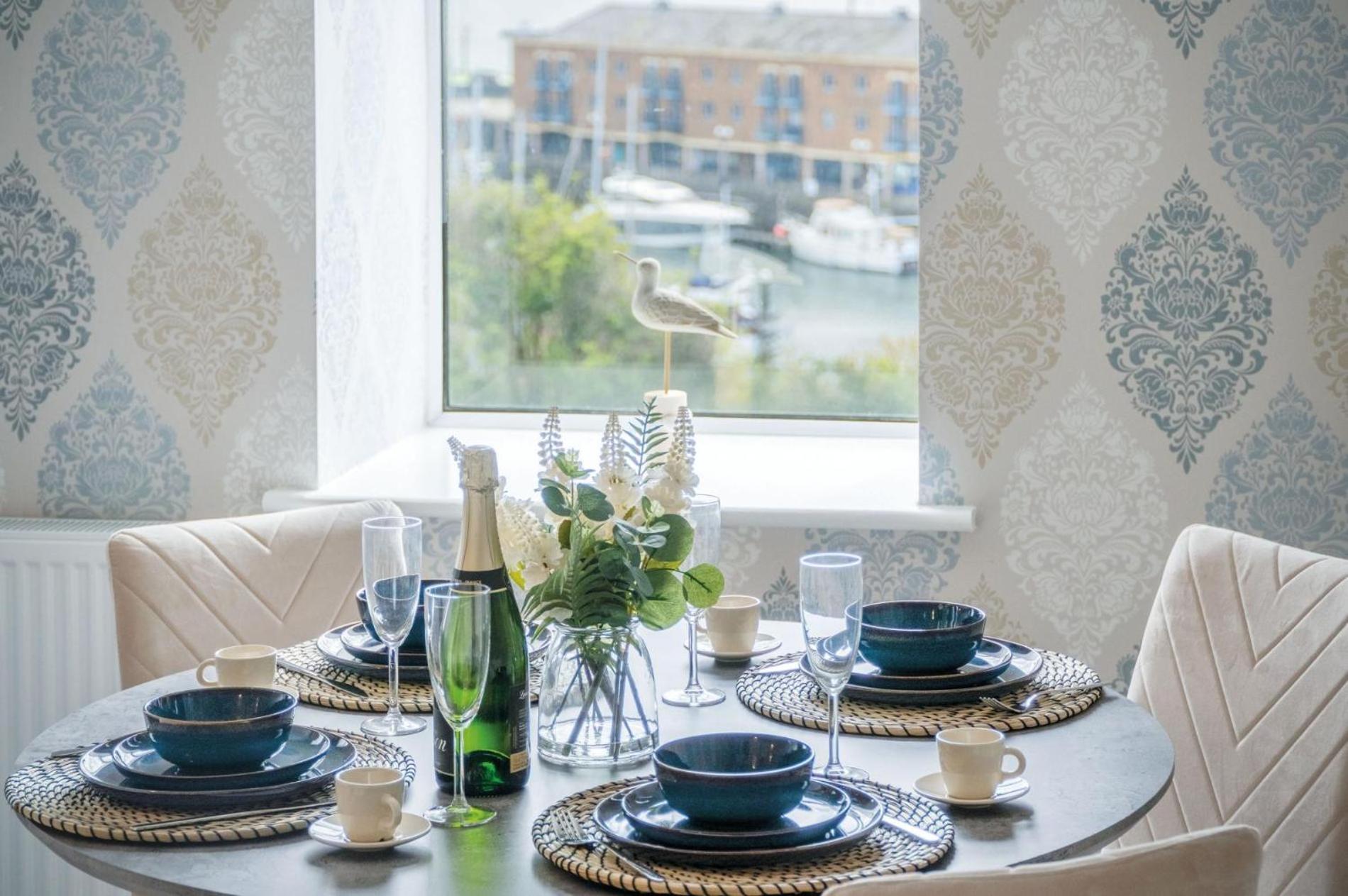 Harbour View - 2 Bedroom Apartment - Милфорд-Хейвен Экстерьер фото