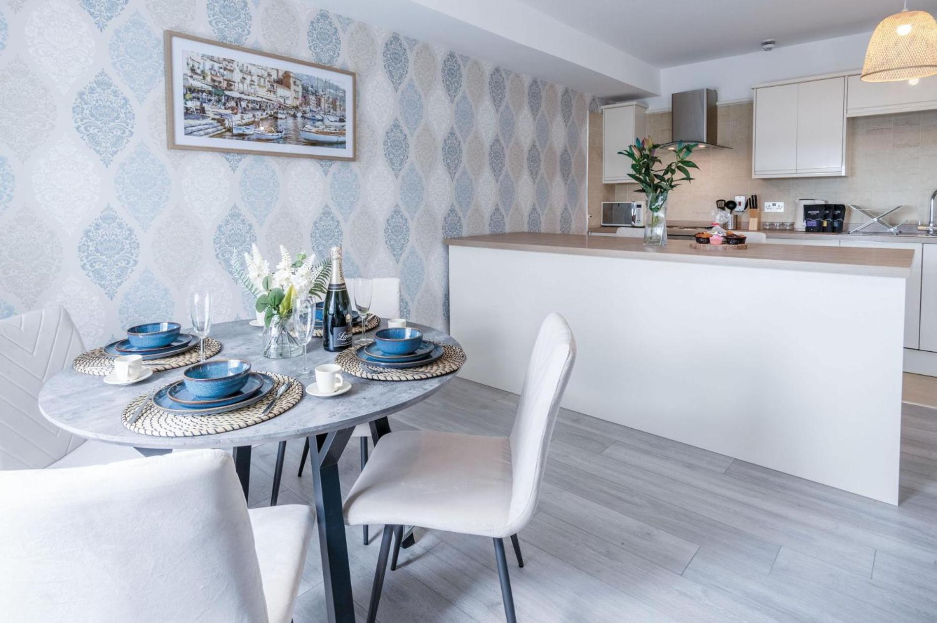 Harbour View - 2 Bedroom Apartment - Милфорд-Хейвен Экстерьер фото