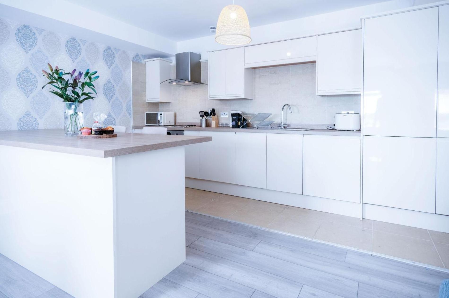 Harbour View - 2 Bedroom Apartment - Милфорд-Хейвен Экстерьер фото