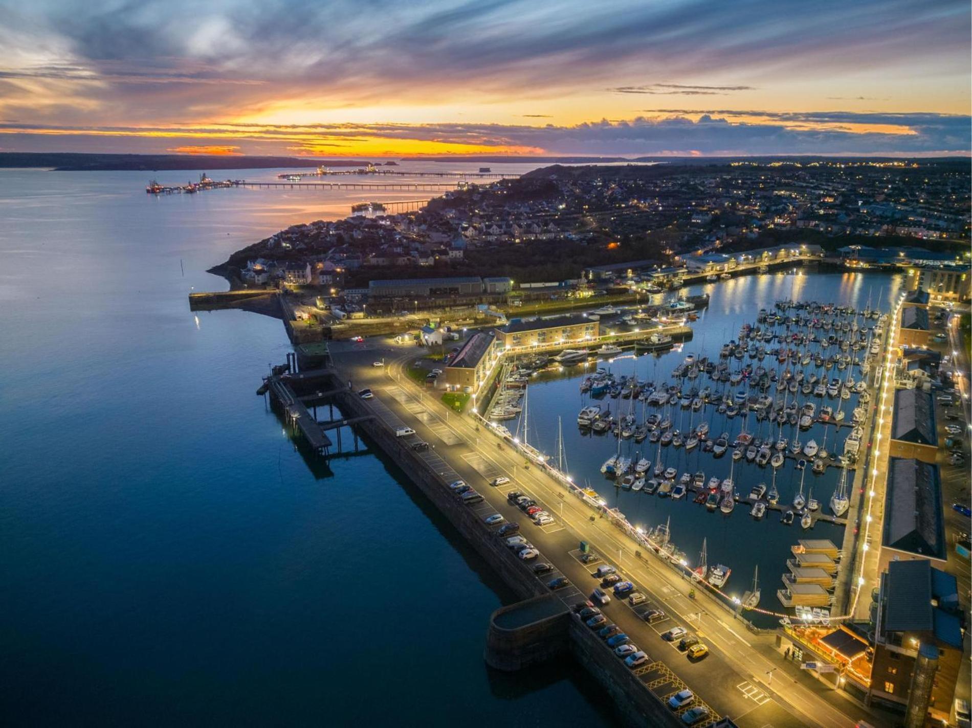 Harbour View - 2 Bedroom Apartment - Милфорд-Хейвен Экстерьер фото